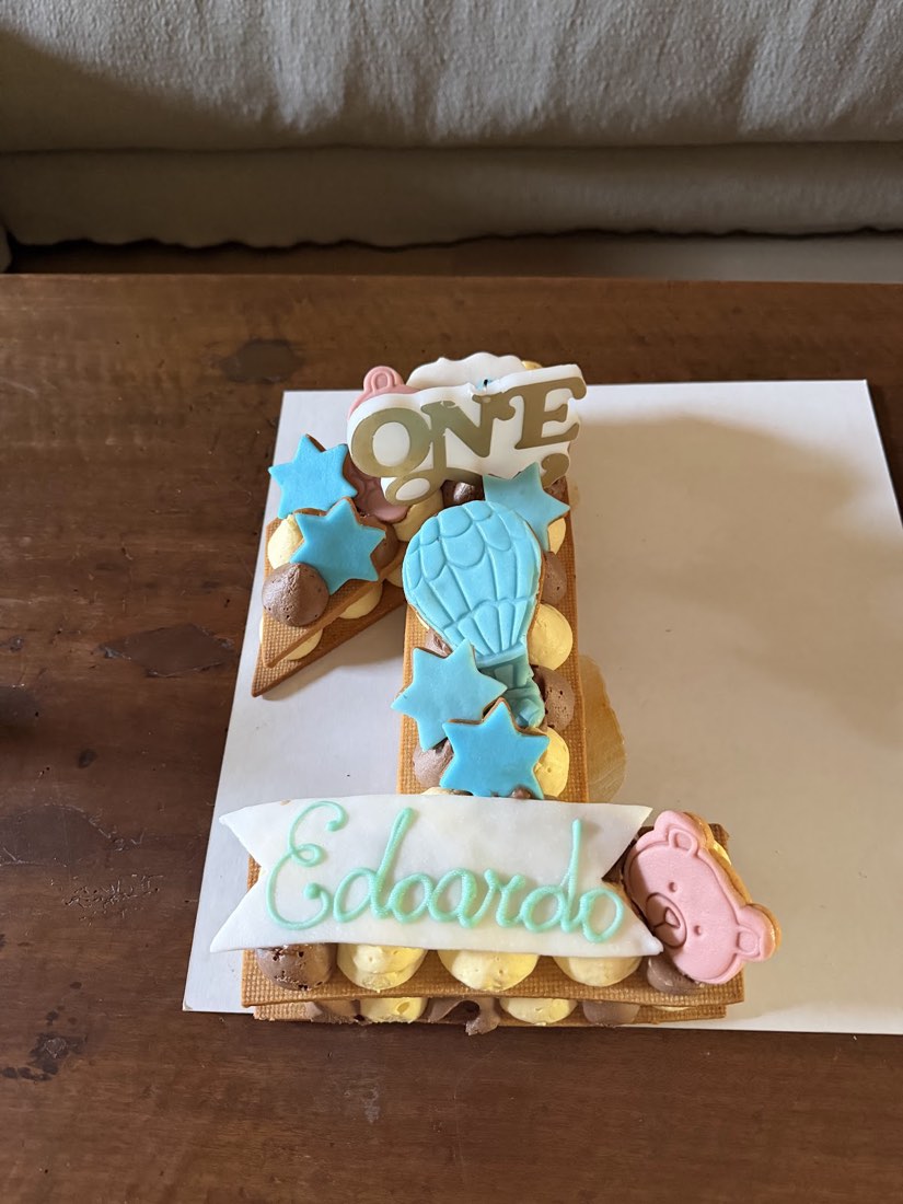 Torta su ordinazione decorata per un primo compleanno